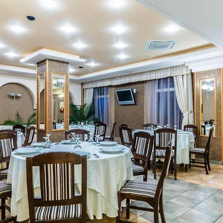 Fantanita Craiesei Hotell Făgăraş Exteriör bild